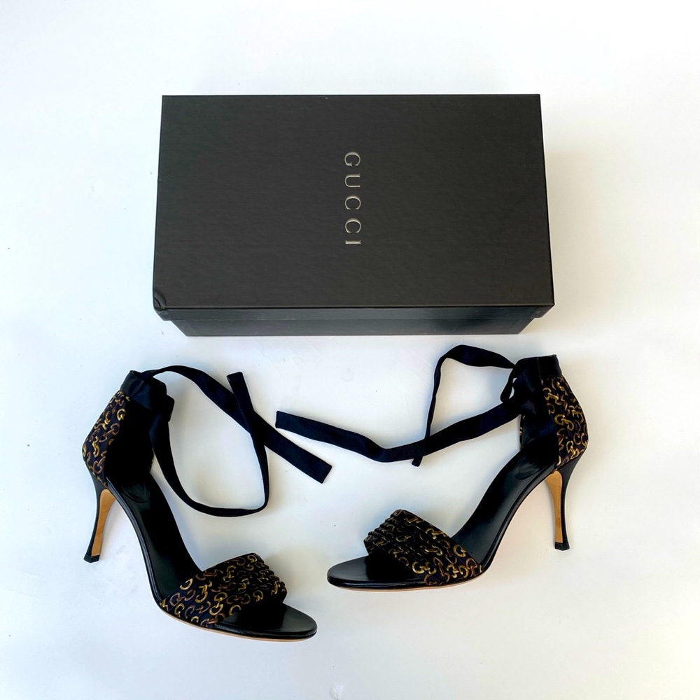 Gorgeous GUCCI ankle tie, satin sandal.